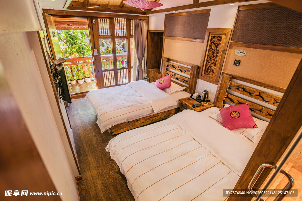 温馨双床民宿房间一角