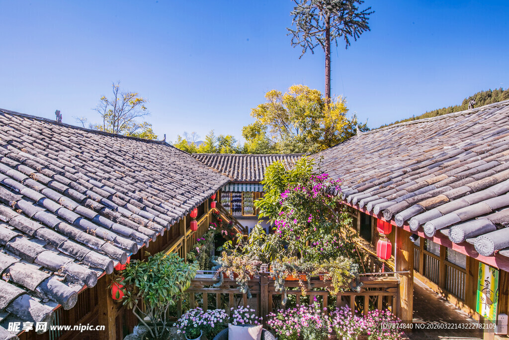 古雅庭院 花木掩映瓦屋间