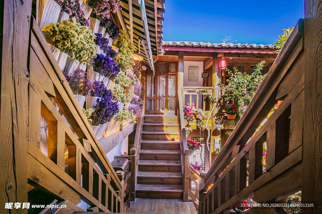 梦幻木质花饰楼梯景观