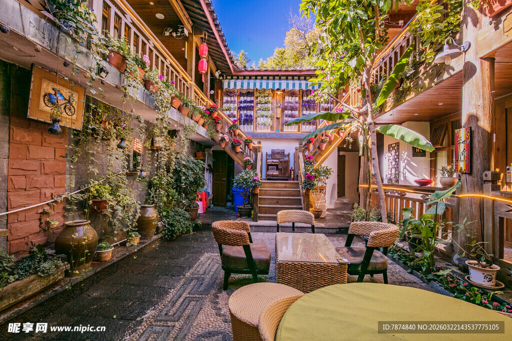 古巷庭院咖啡馆惬意景致