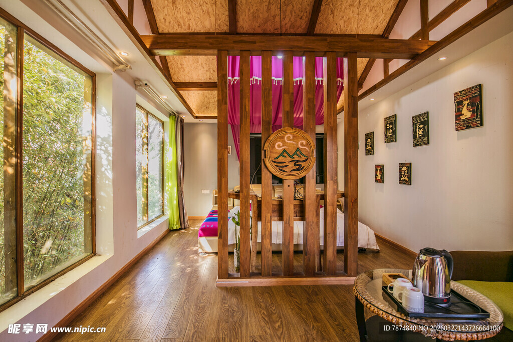 温馨木质走廊室内景致