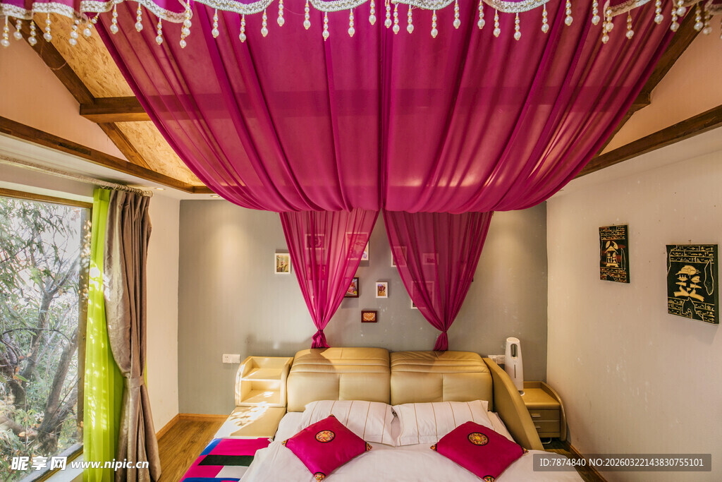 梦幻粉色帷幔卧室场景