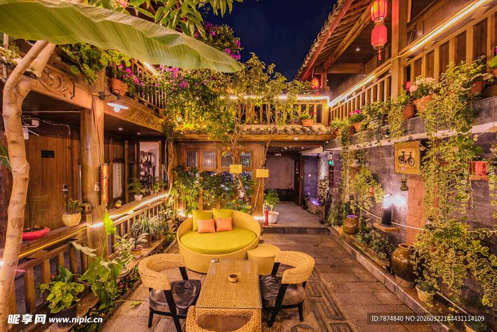 古雅庭院夜景 闲适氛围浓
