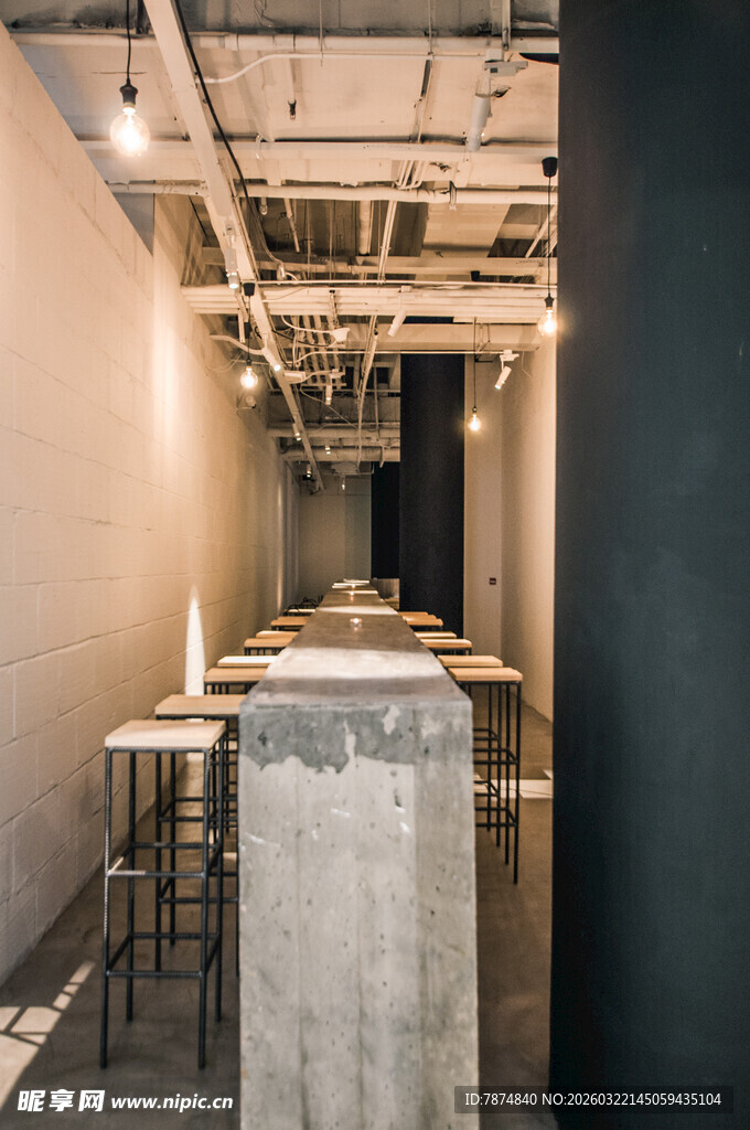 工业风室内餐厅空间布局