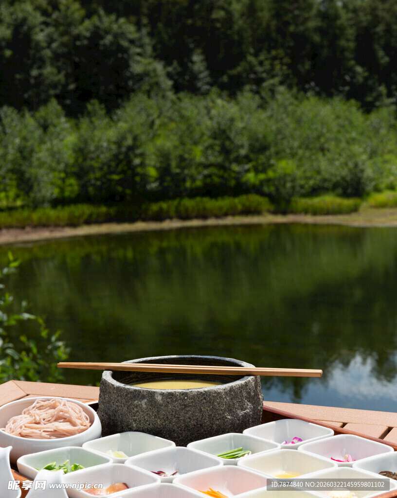 湖畔美食 自然静谧处