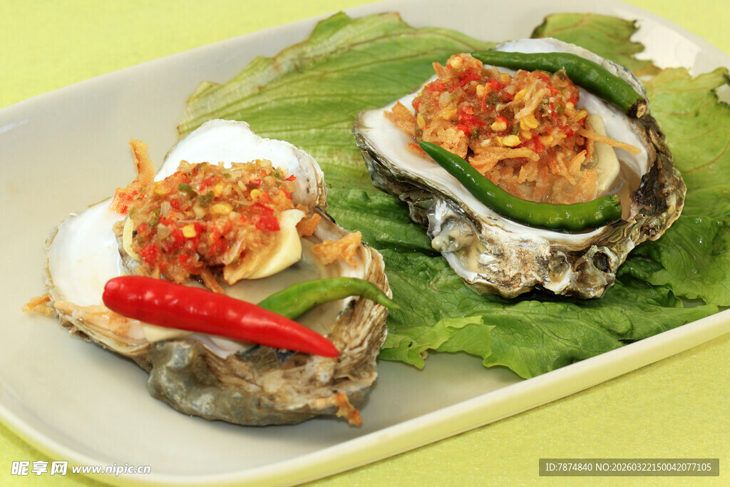 美味蒜蓉生蚝摆盘精致