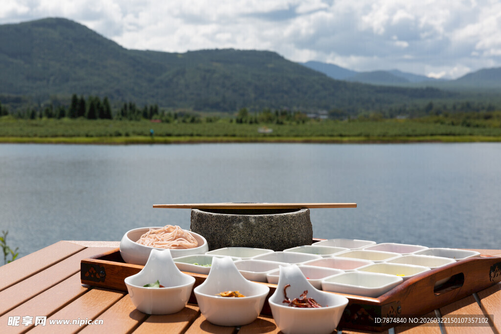 湖畔木台精致日式茶点