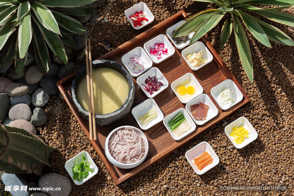 精致户外甜品拼盘展示