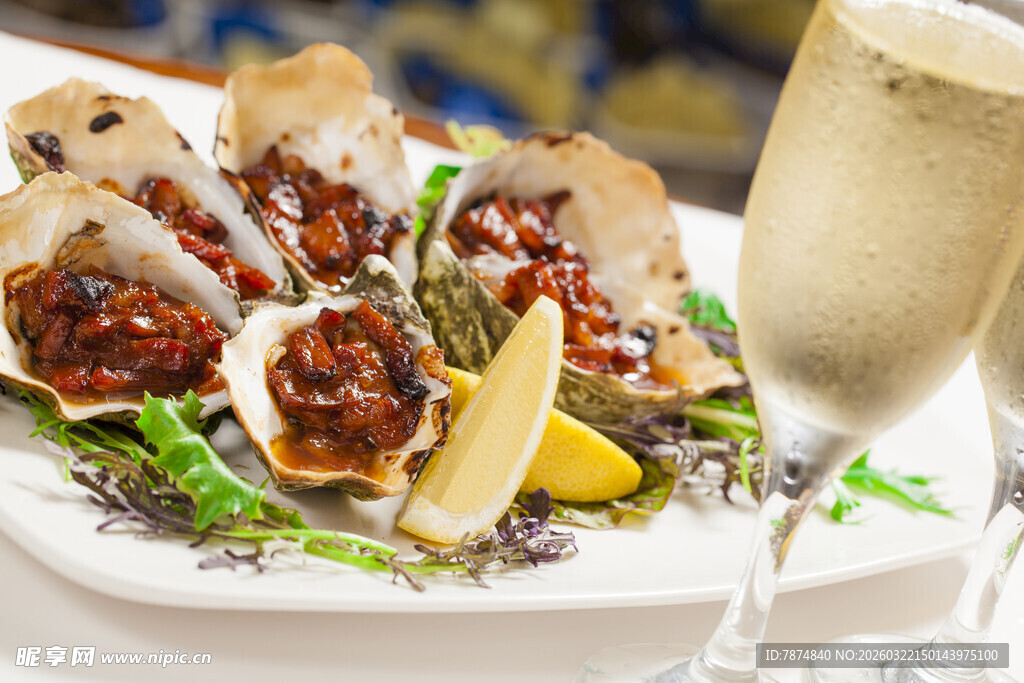 美味海鲜拼盘配香槟