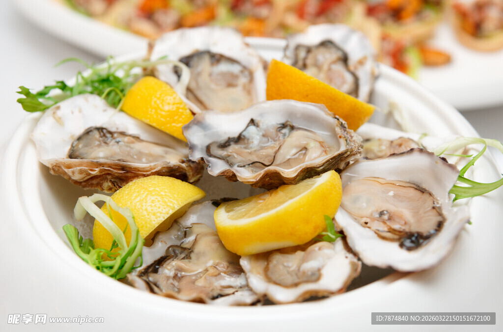 柠檬配生蚝 清新海鲜味