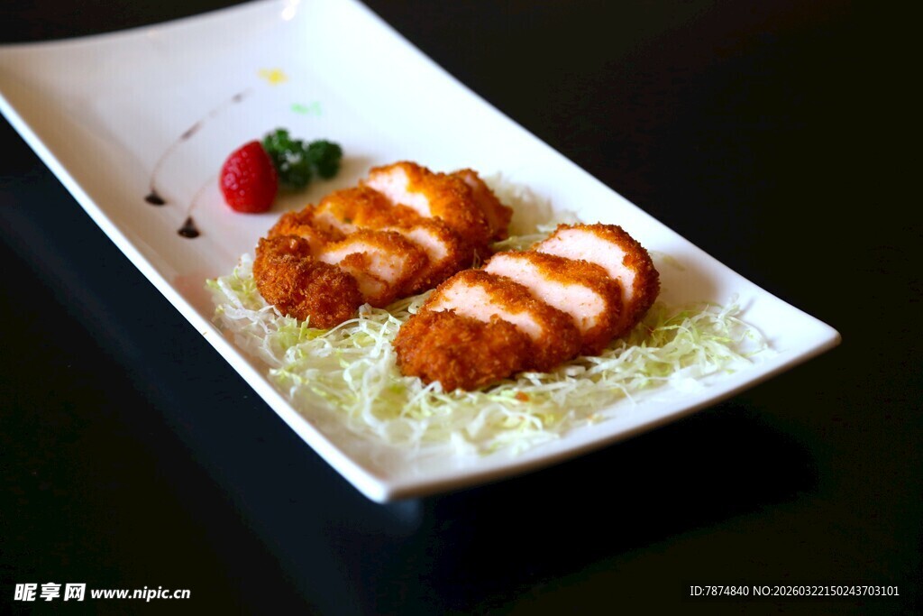 香酥炸鸡排配蔬菜摆盘