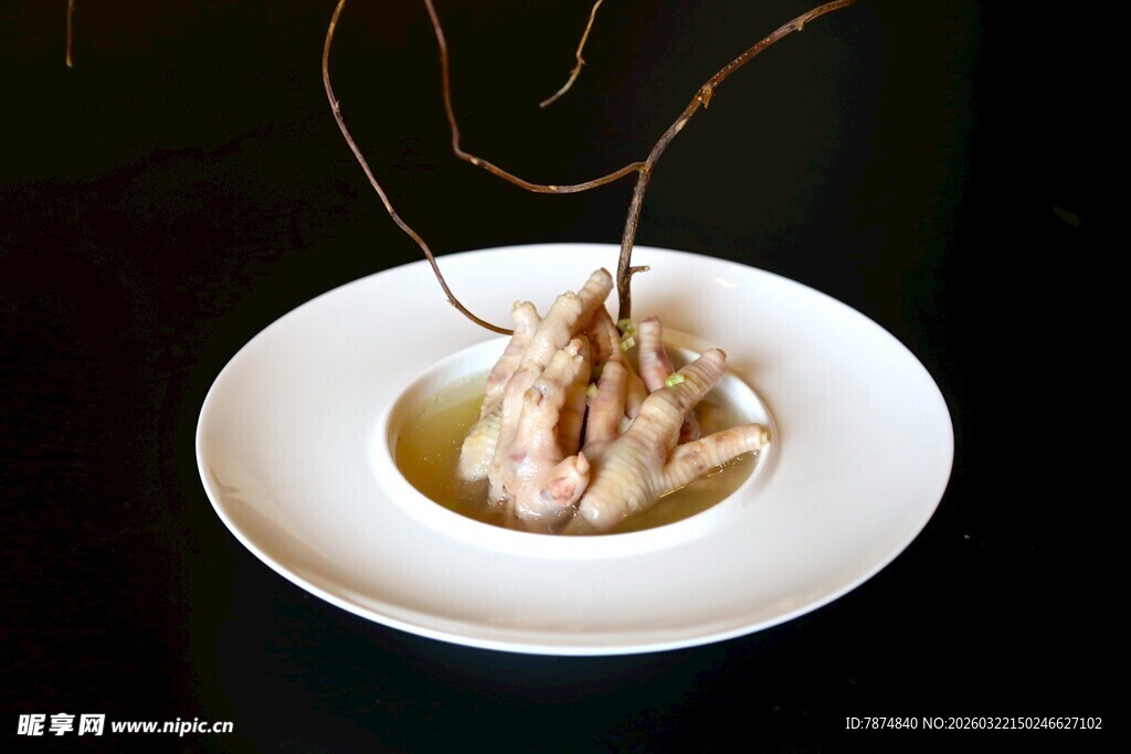 精致盘中鸡爪特写