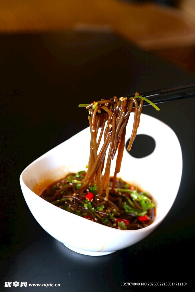 美味凉拌面 诱人垂涎