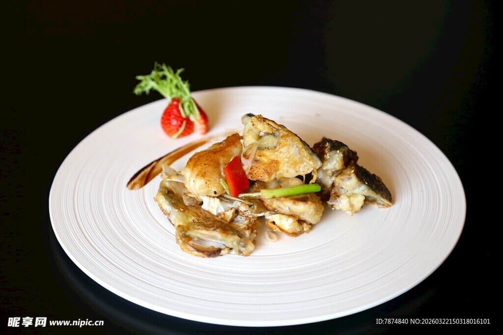 精致摆盘的美味鱼肉