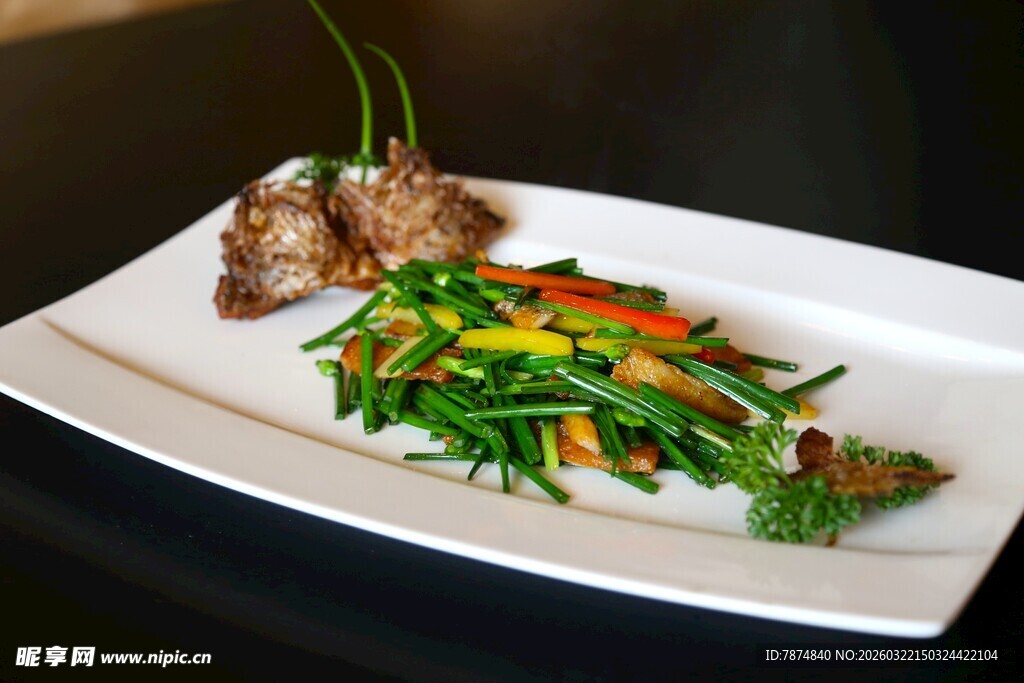 美味荤素搭配菜肴