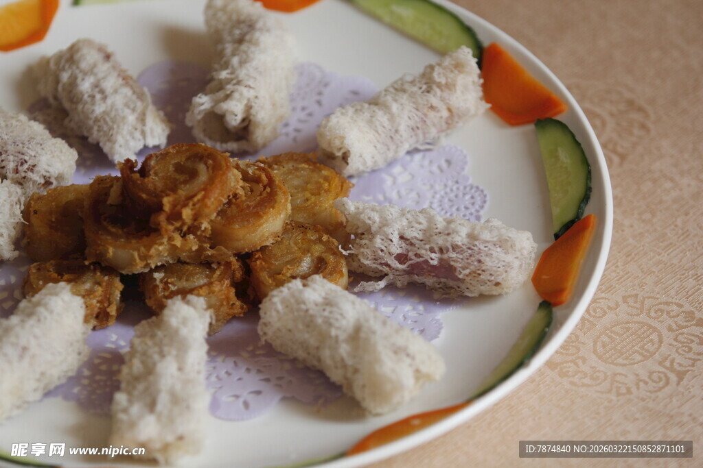 糯米卷配酱料摆盘精致