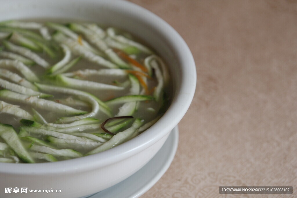 一碗清爽蔬菜汤面