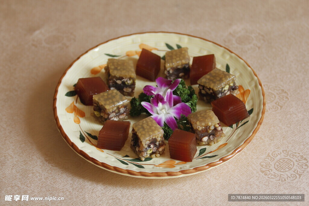 精美糕点摆盘 点缀小花