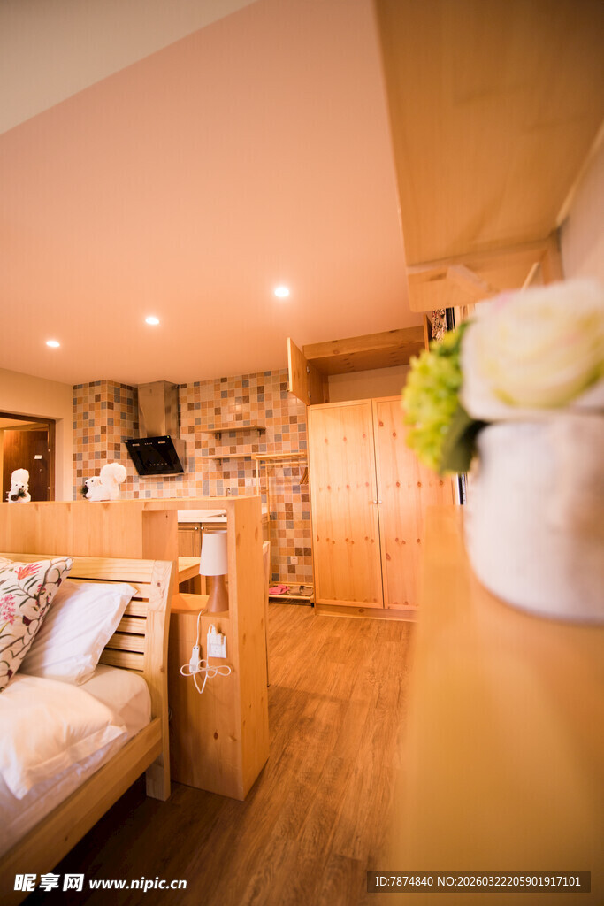 温馨木质风客厅一角