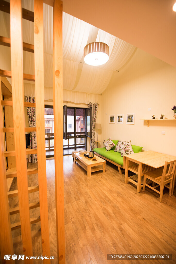 温馨木质风儿童活动空间