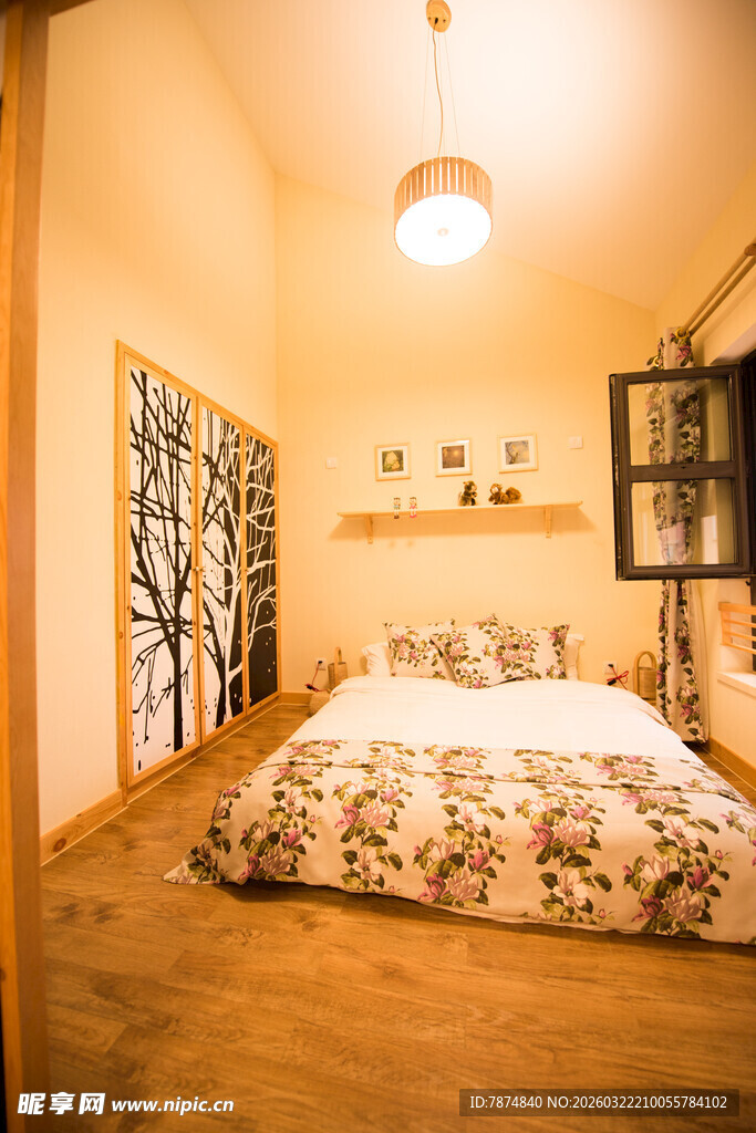 温馨木质卧室温馨舒适风