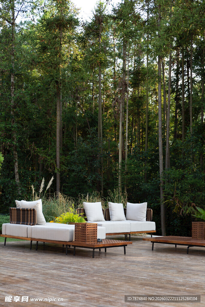 林间户外舒适休闲沙发区