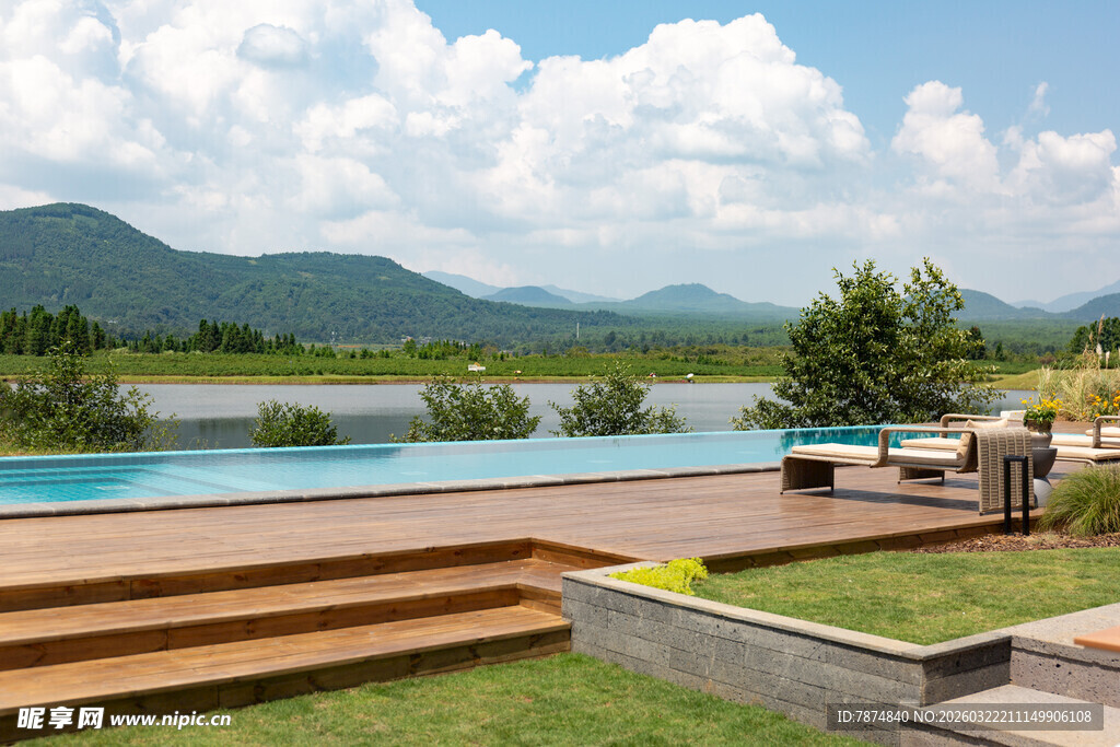 湖畔泳池景观 惬意度假地