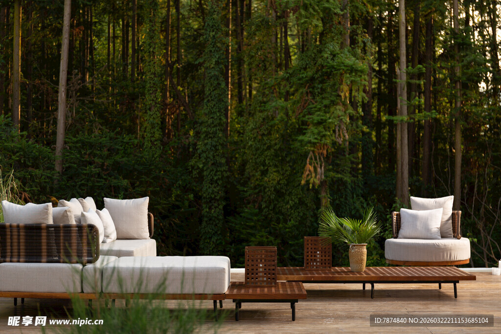 户外林间舒适休闲沙发区