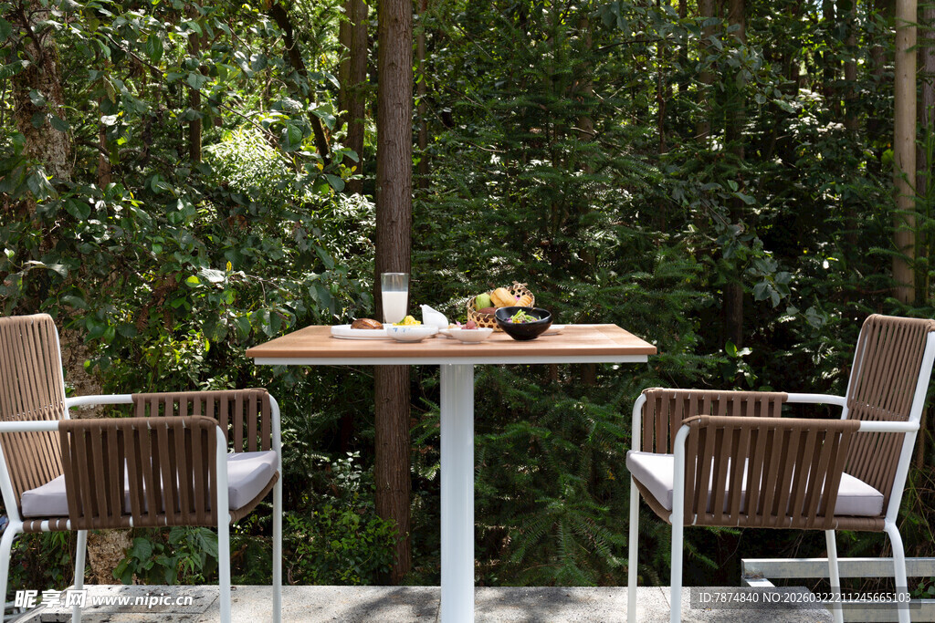 户外林间休闲桌椅组合