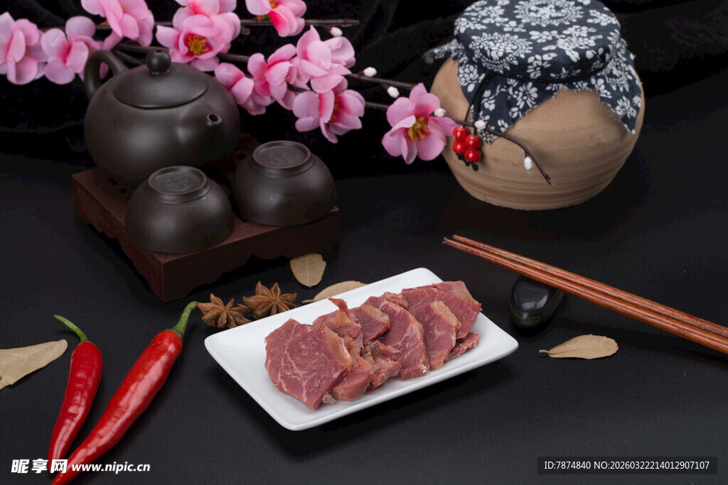 中式茶点与肉类摆盘