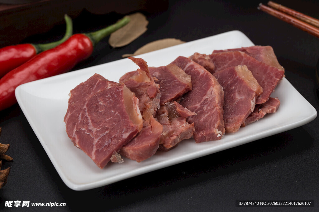 美味卤牛肉摆盘展示