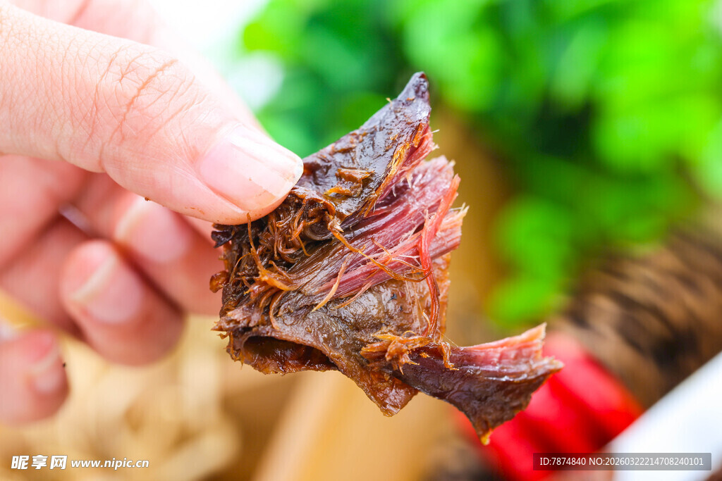 手撕美味卤味鸭肉