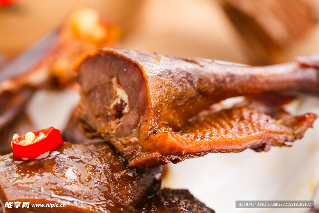 香辣美味卤鸭掌鸭腿