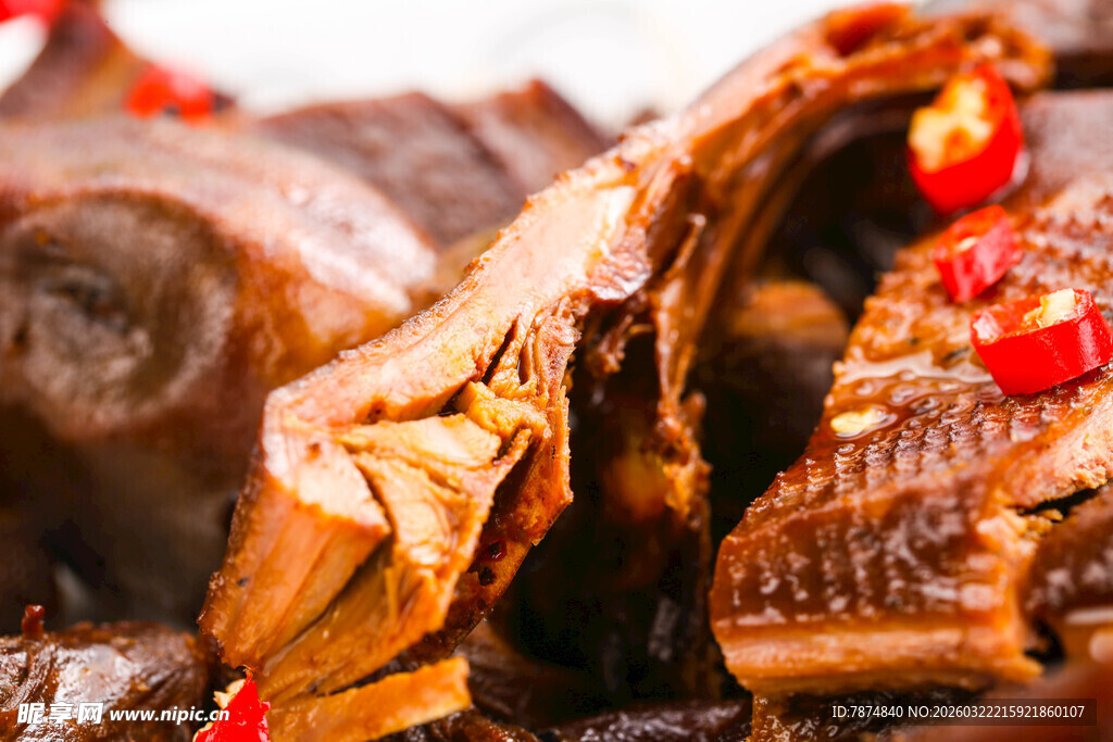 香辣诱人的卤味鸭肉