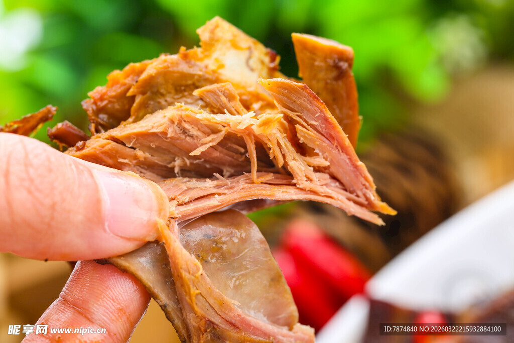 手撕美味卤味鸭肉