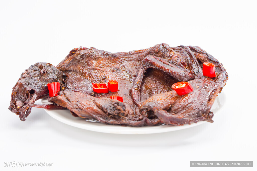 酱卤鸭点缀红椒诱人