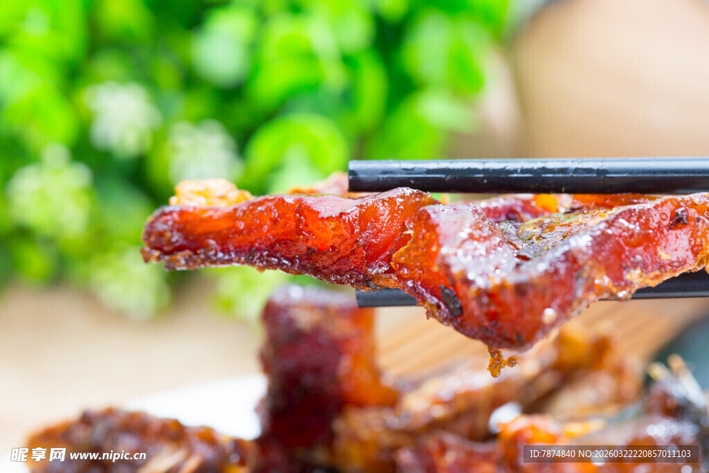 美味酱鱼肉 筷子夹起瞬间