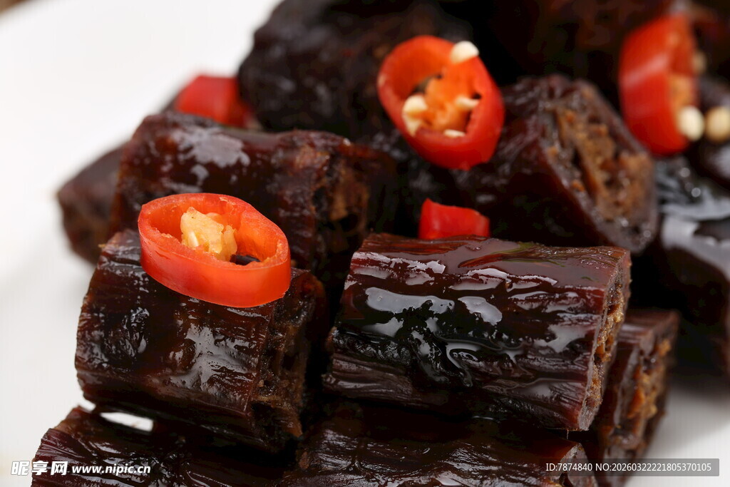 香辣诱人的美味卤鸭脖