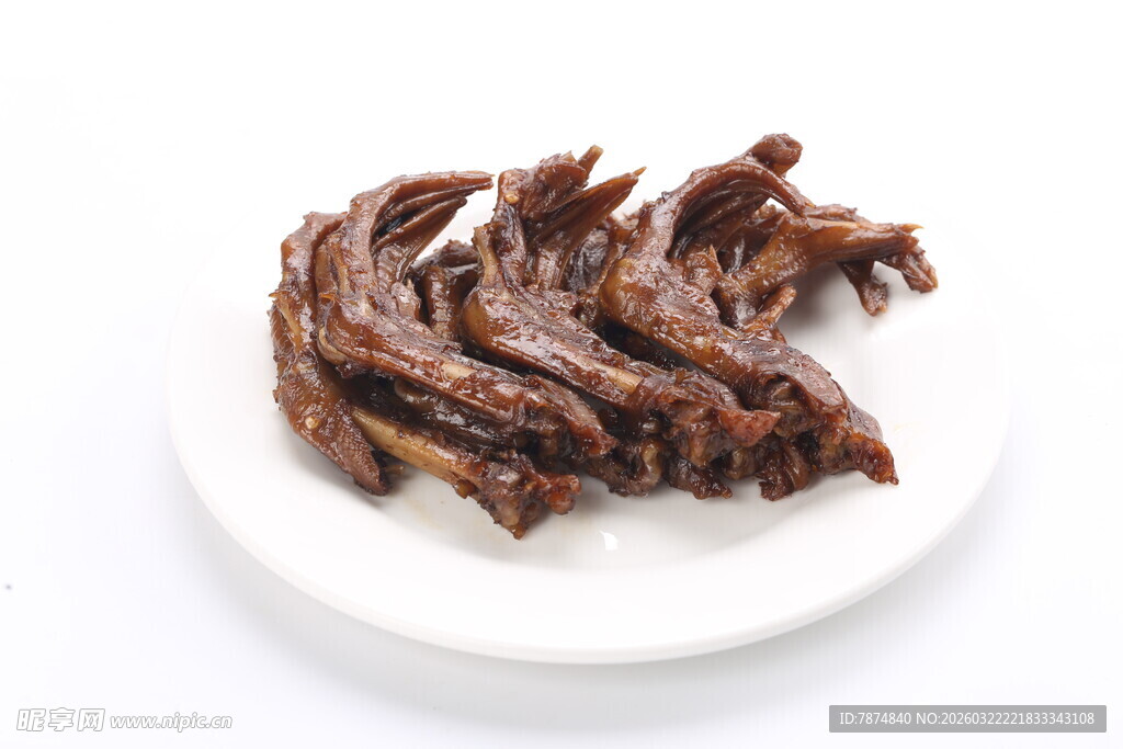 美味鸭爪摆于白盘