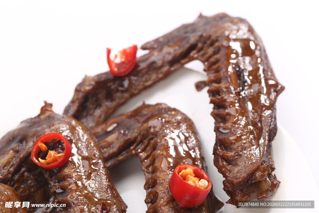 香辣诱人的美味卤鸭翅