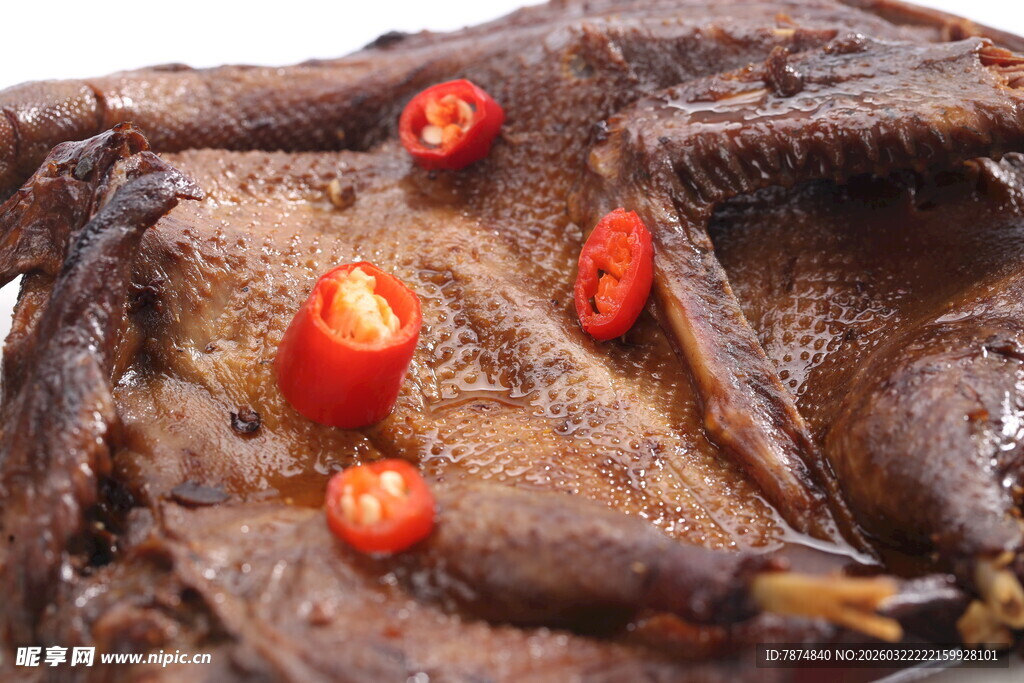 卤味鸭货 点缀鲜红辣椒
