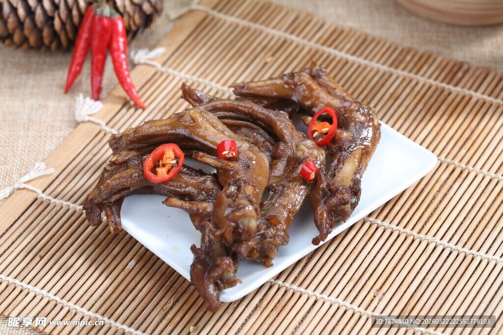 香辣入味的美味卤鸭撑