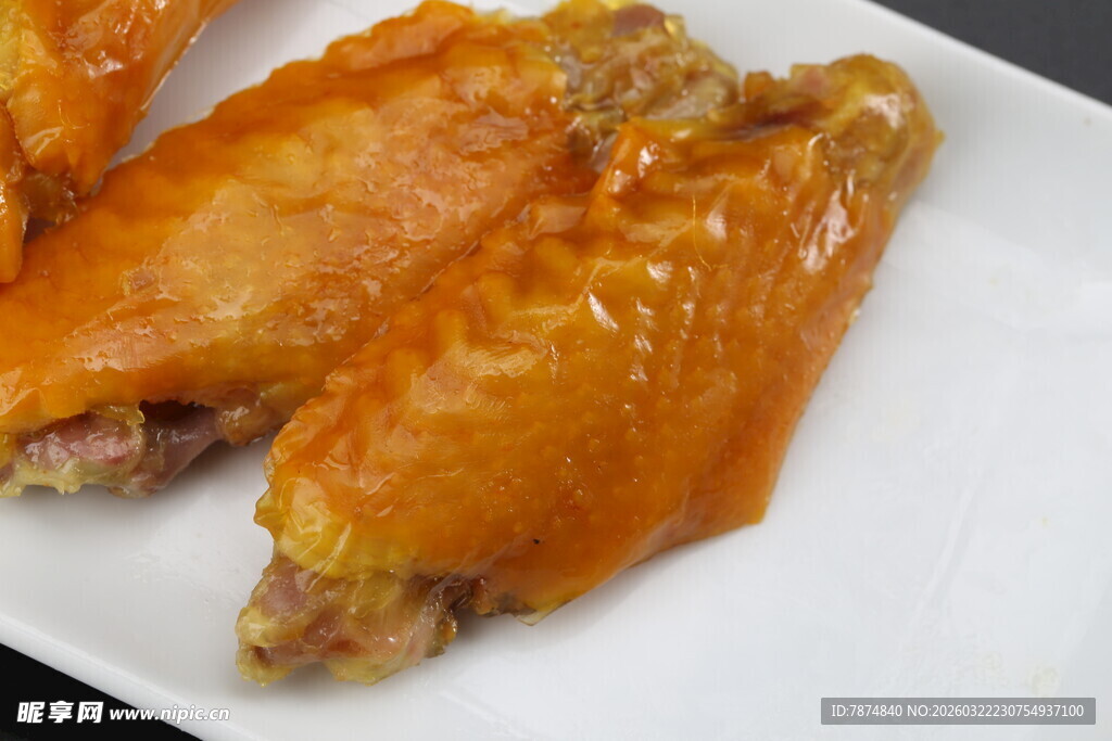金黄诱人卤鸡翅