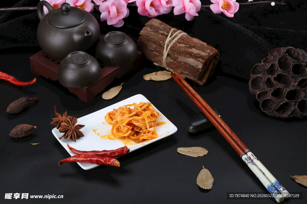 美味凉拌金针菇 传统佐料相伴