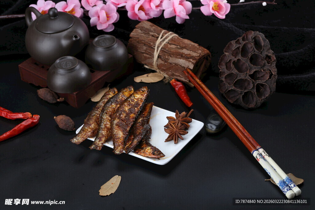 中式传统美食与精美餐具