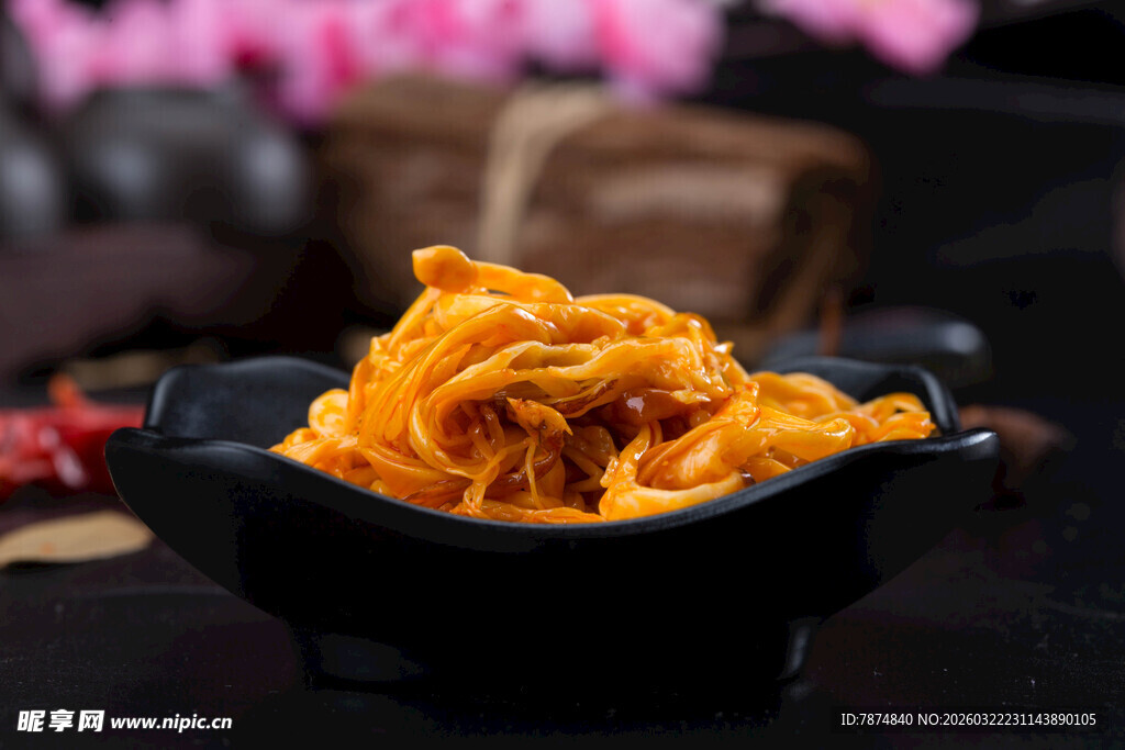 美味爽口的特色卤金针菇