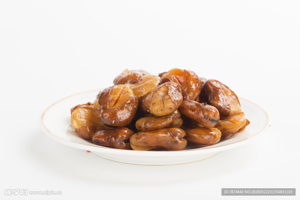 一盘诱人的卤蚕豆