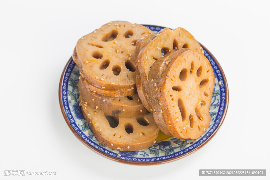 蓝盘上的美味切片莲藕