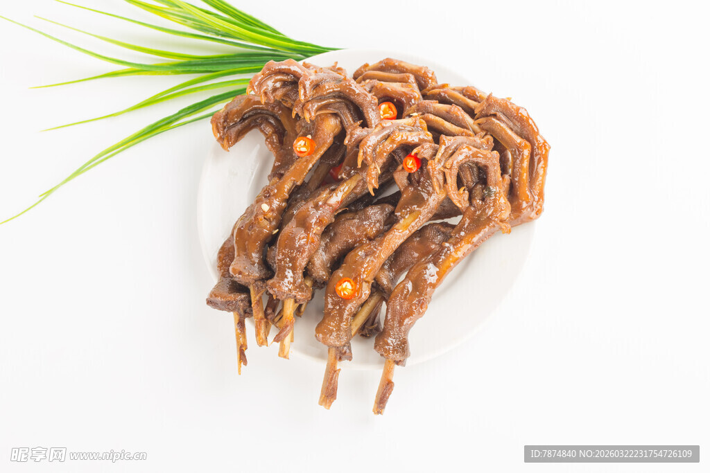 美味鸭爪摆于盘中