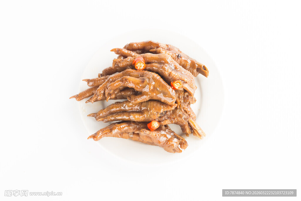 美味凤爪摆放在白色盘上